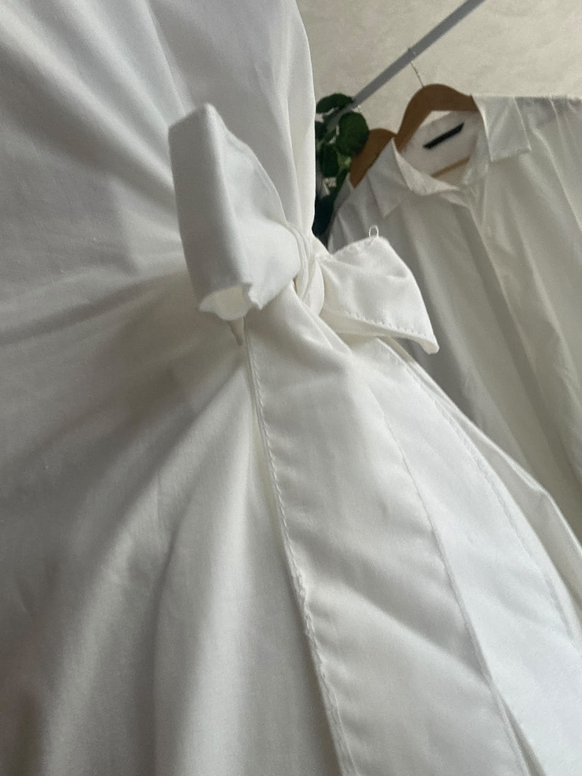 Robe Blanche – Élégance Intemporelle